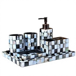 Ensemble d'accessoires de salle de bain en bois moderne quatre pièces avec incrustation de nacre pour la maison, l'hôtel, le restaurant - Product Image 1