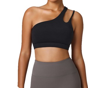 Sujetador deportivo de yoga con un solo tirante inclinado, tela suave, diseño cómodo en la espalda y tirantes irregulares para hacer ejercicio. - Product Image 1