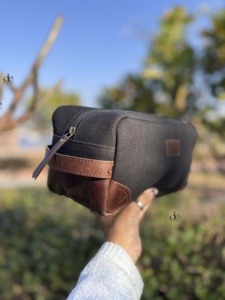 Genuine Leather Zipper Men & Women Toiletry Organizer Handmade Hot Sale Travel Cosmetic real Leather Makeup Bags With Handle - Product Image 2