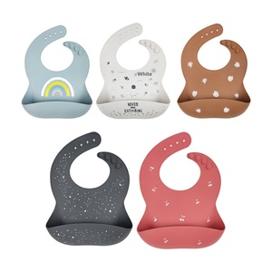Ensemble de bavoirs en silicone pour bébé, imperméables, couleur personnalisée, réutilisables, vaisselle pour tout-petits, logo personnalisé, vente en gros - Product Image 1