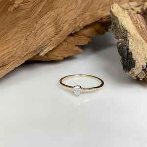 Anillo de Diamante Solitario Polimórfico Cultivado en Laboratorio en Oro Amarillo de 14 Quilates - Product Image 6