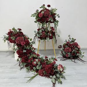 Bouquets de fleurs artificielles modernes et personnalisables en soie rouge foncé, roses, faites à la main, pour décoration de mariage et de remise de diplôme - Product Image 2