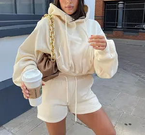 Yüksek kalite fabrika fiyat özel kadın İki adet kıyafetler sokak giyim kazak boş kırpılmış hoodie kısa sweatpants