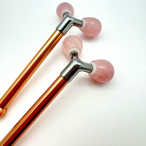 ลูกกลิ้งนวดหน้าหินหยกเย็นจัดทรง Y รูปทรงสวยงามหมุนได้360องศา - Product Image 5