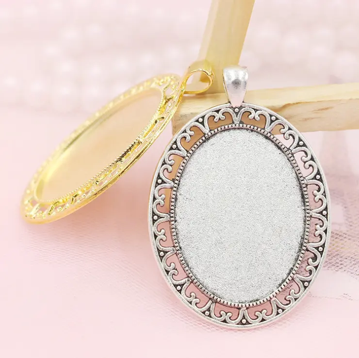 High Quality 30mmx40mm Vintage Metal Cutout Border Oval Frame Base Setting Tray Bezel Pendant Rhinestone Pendant Tray Bezel