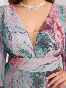 Robe de soirée élégante à col en V en mousseline de soie plissée à manches cloche, motif floral coupé au hasard, teinture par immersion, imprimé numérique de flou végétal - Product Image 5