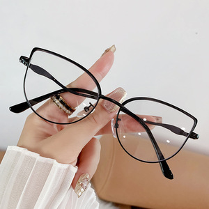 Mới đến phụ nữ xu hướng thời trang khối ánh sáng màu xanh photochromic Eyewear kim loại khung Cat <span class=keywords><strong>Eye</strong></span> kính quang học photogray Kính - Product Image 3