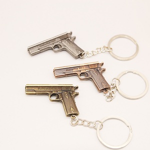 Llavero de pistola de metal con impresión UV a color personalizada, impermeable, modelo de juguete, accesorio colgante, regalo al por mayor - Product Image 1