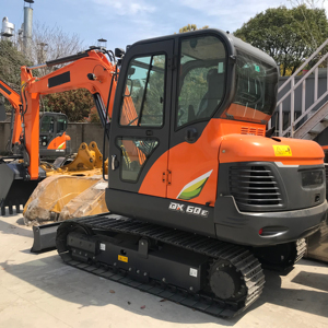 Mini-excavatrice Doosan DX60/DX55 haute performance avec moteur Doosan, pompe 6 tonnes, moteur à engrenages, composants PLC essentiels, en stock à Shanghai 2020 - Product Image 1
