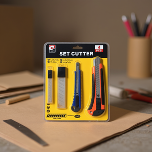 Set di 4 coltelli multiuso con lame per lavori di artigianato e taglio - Product Image 2