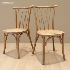 Chaises Botanica en bois Sunzo Furniture, chaises de banquet de luxe modernes, chaises empilables à dossier croisé pour événements, mariage - Product Image 2