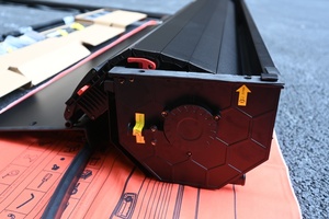 ฝาปิดกระบะท้ายแบบม้วนเก็บได้ด้วยมือ ขนาด 5 ฟุต ทำจากอลูมิเนียมอัลลอย พร้อมไฟ LED และระบบล็อค สำหรับรถมิตซูบิชิ ไทรทัน L200 ปี 2024-2025 - Product Image 6