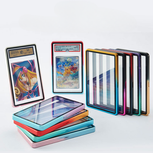 Étui de protection pour cartes de collection en métal dégradé, résistant aux UV et aux rayures, avec support magnétique pour PSA/BGS/CGC - Product Image 1