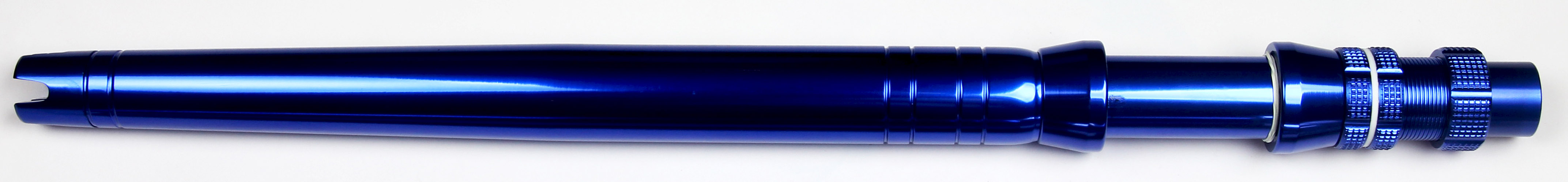 ร่างกายสีฟ้าหมวกสีฟ้า