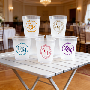 Gobelets en plastique créatifs et uniques de 10 oz et 12 oz pour boissons et fêtes, transparents et colorés, pour mariage 2027, avec monogramme de la mariée et bar - Product Image 1