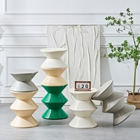 Table de chevet de rangement domestique en plastique de style crème moderne Petite table basse simple pour salle à manger ou salle de sport