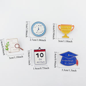 Réveil avec badge de dessin animé, cadeau de motivation pour étudiant, broche en alliage plaqué or avec alphabet anglais pour fête et fiançailles - Product Image 4
