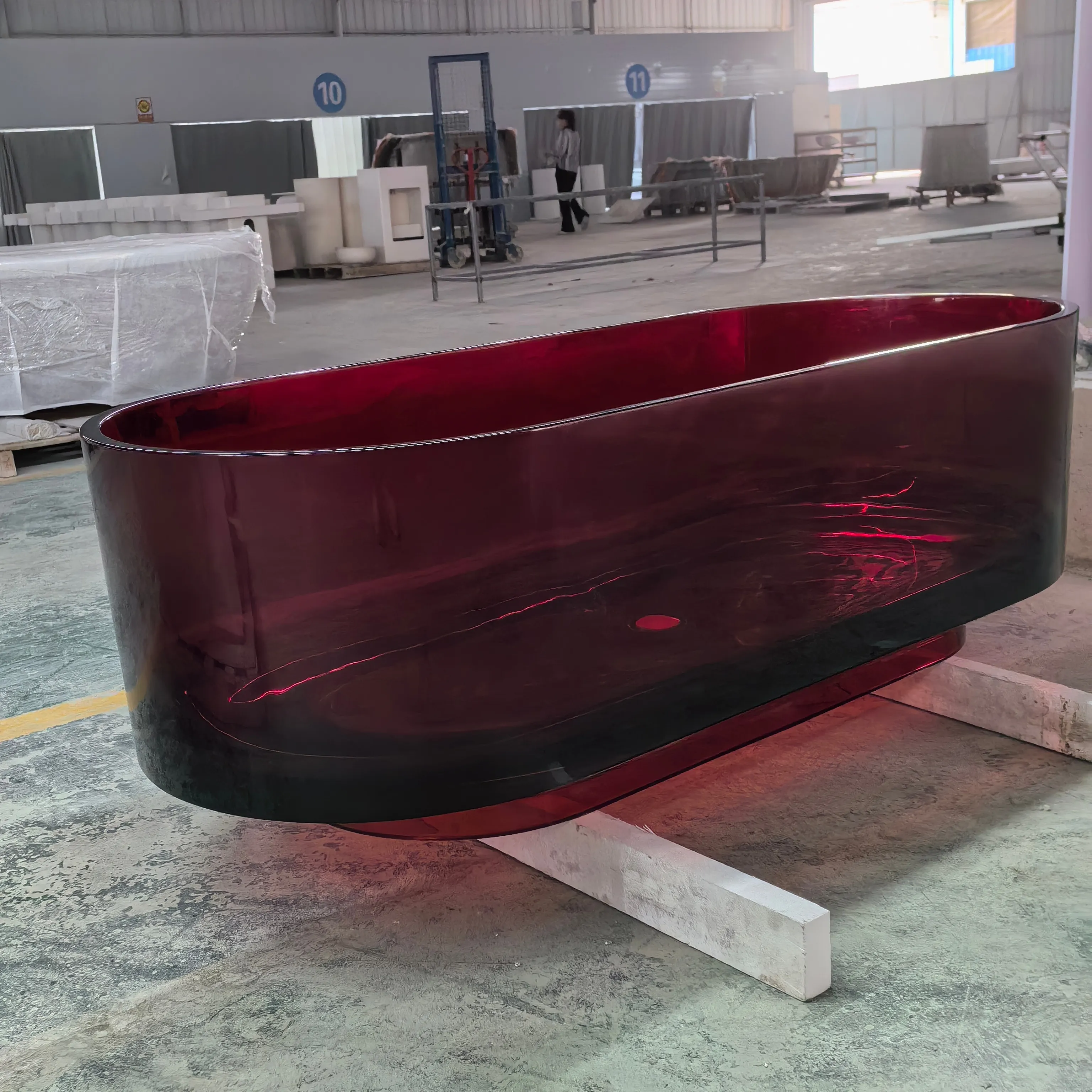 Banheira transparente de resina autônoma de cor vermelha Banheira transparente de poliéster para adulto