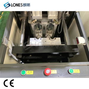LS-B3L 2-Kavitäten Halbautomatische PET-Getränkeflaschen-Blasformmaschine 10ml bis 3l Herstellungsmaschine für Kleine Flaschen 1000BPH - Product Image 3