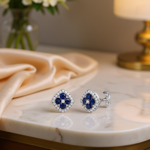 Eleganti Orecchini a Perno in Argento 925 Placcato Oro Bianco con Gemma Blu e Design a Fiore per Donne, Classici per l'Uso Quotidiano - Product Image 2