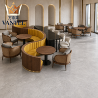 Ensemble de mobilier moderne pour hôtels et restaurants : banquette incurvée sur mesure, tables et chaises de salle à manger pour projets hôteliers