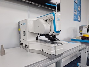 Macchina da Cucire Industriale Computerizzata ad Alta Velocità 1790 per Asola Dritta, Automatica per Tessuti e Abbigliamento - Product Image 5