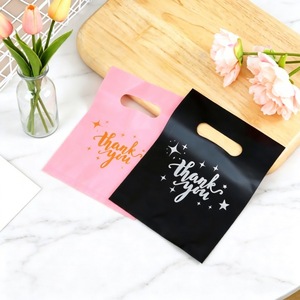 Bolsas de agradecimiento negras personalizadas al por mayor con asas troqueladas para pequeñas empresas - Product Image 1