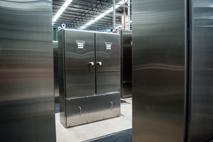 Kabinet medis baja tahan karat tersedia untuk ruang pembersih mulus OEM bubuk fabrikasi logam lembaran kabinet industri kustom - Product Image 4