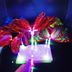 Vente chaude, baguette magique lumineuse pour enfants, papillon brillant, baguette volante, étoile magique, baguette lumineuse, jouet en gros - Product Image 5