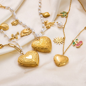 Collar con colgante de corazón chapado en oro de 18 quilates con dijes de perlas y circonitas para mujer, regalo, joyería, accesorio de moda - Product Image 2