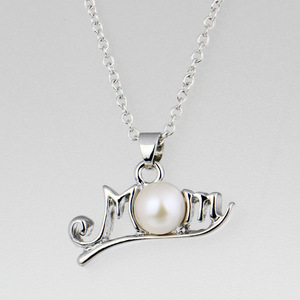 Collana con perle finte e catena per donna, collana regalo per la festa della mamma - Product Image 4