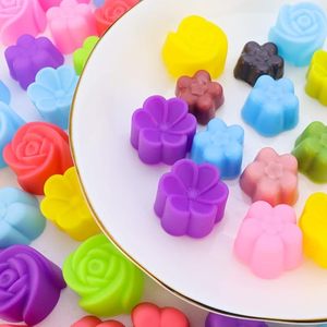 Molde de silicona con varios diseños de flores de 3cm para pudín de Chocolate, Cupcakes, Mini vela de jabón DIY para Navidad, Pascua, graduación - Product Image 1