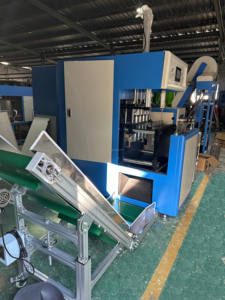 Máquina de soplado semiautomática de 4 cavidades para mascotas - Product Image 6