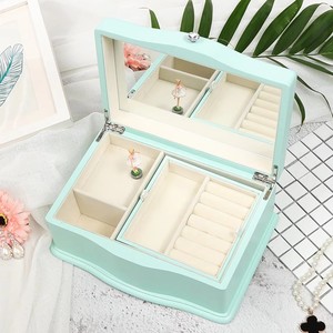 Boîte à bijoux rectangulaire en bois de luxe en cuir PU et velours, avec nom personnalisé, fermeture magnétique, cadeau personnalisé - Product Image 2