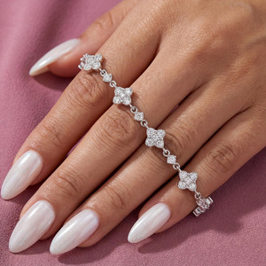สร้อยข้อมือโมอิสซาไนต์ VVS1 สี D รับรองโดย GRA รูปใบโคลเวอร์สี่แฉก ปรับขนาดได้ ทอง 14K ชุบทองแดง สำหรับผู้หญิง - Product Image 4