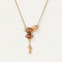 Collier de luxe plaqué or avec breloque ballon de sport, pendentif trophée de football, rugby, baskets – Cadeau pour femme athlète, événement d'équipe