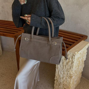 Sac à <span class=keywords><strong>main</strong></span> classique et élégant pour femme, en suè<span class=keywords><strong>de</strong></span> lisse, personnalisé, avec fermeture éclair, portable, à double bandoulière, idéal pour le bureau - Product Image 4