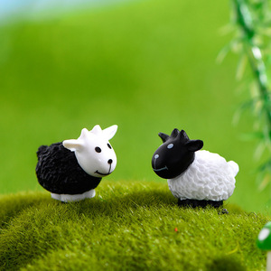 Venta caliente figuras de animales de dibujos animados lindos adornos de <span class=keywords><strong>cabra</strong></span> en blanco y negro Mini artesanías de plástico para adorno de escritorio decoración del hogar - Product Image 5