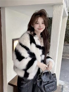 <span class=keywords><strong>Cappotto</strong></span> Corto Casual da Donna in Finta Pelliccia di Volpe per Autunno Inverno Nuovo Design Stampa Zebrata Collo Tondo Capospalla - Product Image 6