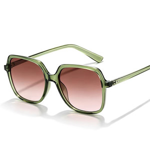 Gafas de Sol Cuadradas Extra Grandes con Remaches, Retro, de Moda 2026, con Logotipo Personalizado, para Hombre y Mujer, Protección UV400 - Product Image 1