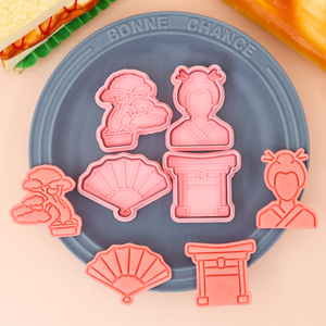 Moule à biscuit de dessin animé 3D série japonaise Éventail de maison d'oiseau femelle Découpeur de biscuits en métal imprimé d'animation d'argile pour bricolage - Product Image 2