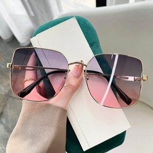 <span class=keywords><strong>Occhiali</strong></span> <span class=keywords><strong>da</strong></span> <span class=keywords><strong>Sole</strong></span> Unisex UV400 Retrò Oversize con Lenti Colorate per Uomo e <span class=keywords><strong>Donna</strong></span>, Novità 2025 - Product Image 4