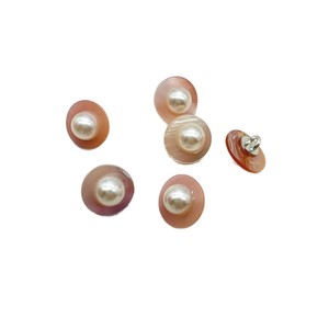 Tùy Chỉnh Chất Lượng Cao Trắng Ngọc Trai Nút Hình Dạng Không Thường Xuyên Tự Nhiên Vỏ Với Hạt Cho Áo Khoác Áo Len Quần Áo Trang Trí - Product Image 5