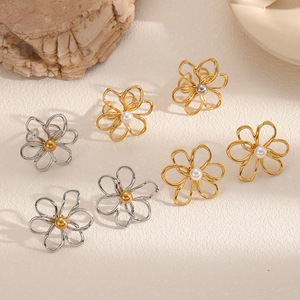 ชุดต่างหูรูปดอกไม้ ทอง เงิน โลหะผสมสังกะสี ประดับมุกตรงกลาง ตัวเรือนแบบฝัง ของขวัญ เครื่องประดับแฟชั่น - Product Image 1