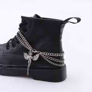 Colgante de ángel Cupido, cadena de metal de varias capas para botas Martin, accesorio de moda unisex, diseño de alas de plata tibetana - Product Image 1