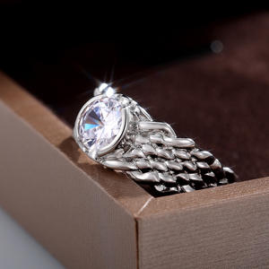 Anello di fidanzamento da donna F689 in oro bianco con diamante taglio brillante rotondo, colore D naturale, stile classico - Product Image 3