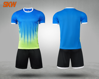 Kain Mesh Poliester 100% Ringan dan Bernapas, Cetak Digital Bergaris, Kerah Bulat, Lengan Pendek, Jersey Latihan Sepak Bola Musim Panas