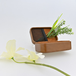 Estuche de cuero PU hecho a medida para auriculares inalámbricos, embalaje para regalo - Product Image 2