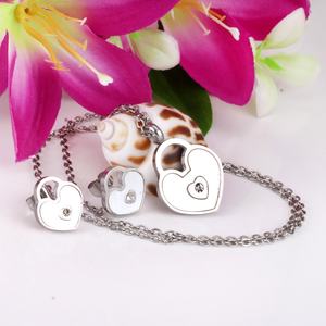 ชุดเครื่องประดับสำหรับผู้หญิง สร้อยคอจี้รูปหัวใจเปลือกหอยสแตนเลสคุณภาพสูง พร้อมต่างหูแบบติด - Product Image 5