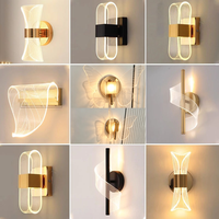 Applique murale LED en acrylique, design moderne, papillon doré, pour hôtel, suite, couloir, projet commercial, personnalisable, vente en gros, OEM